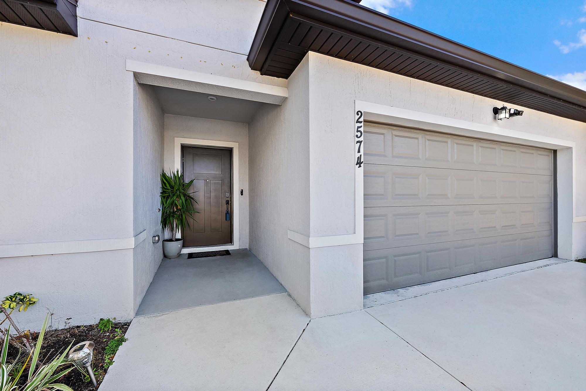 2574 SW Cameo Boulevard, Port St. Lucie