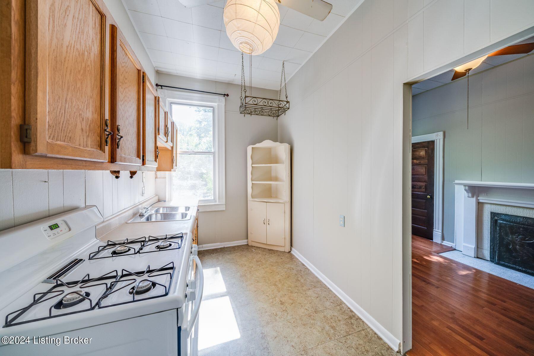 1318 Highland Ave