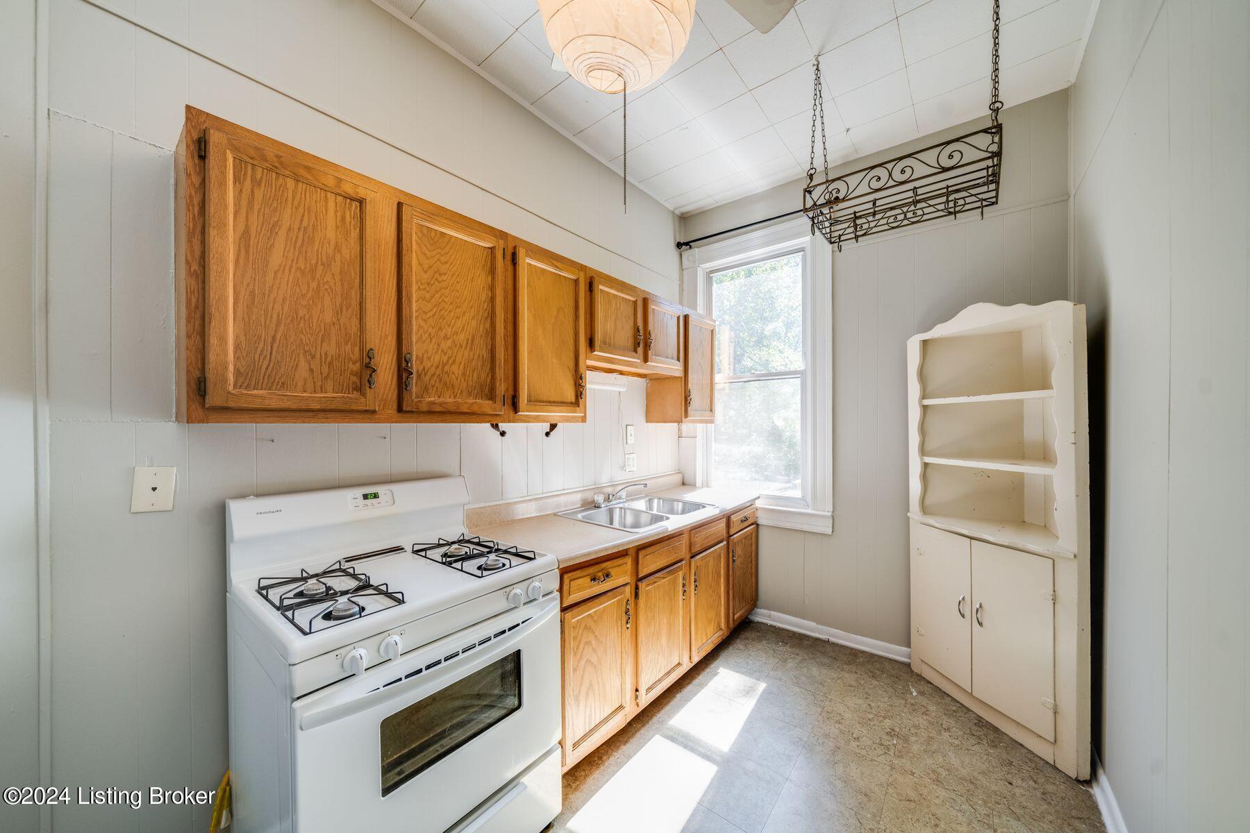 1318 Highland Ave