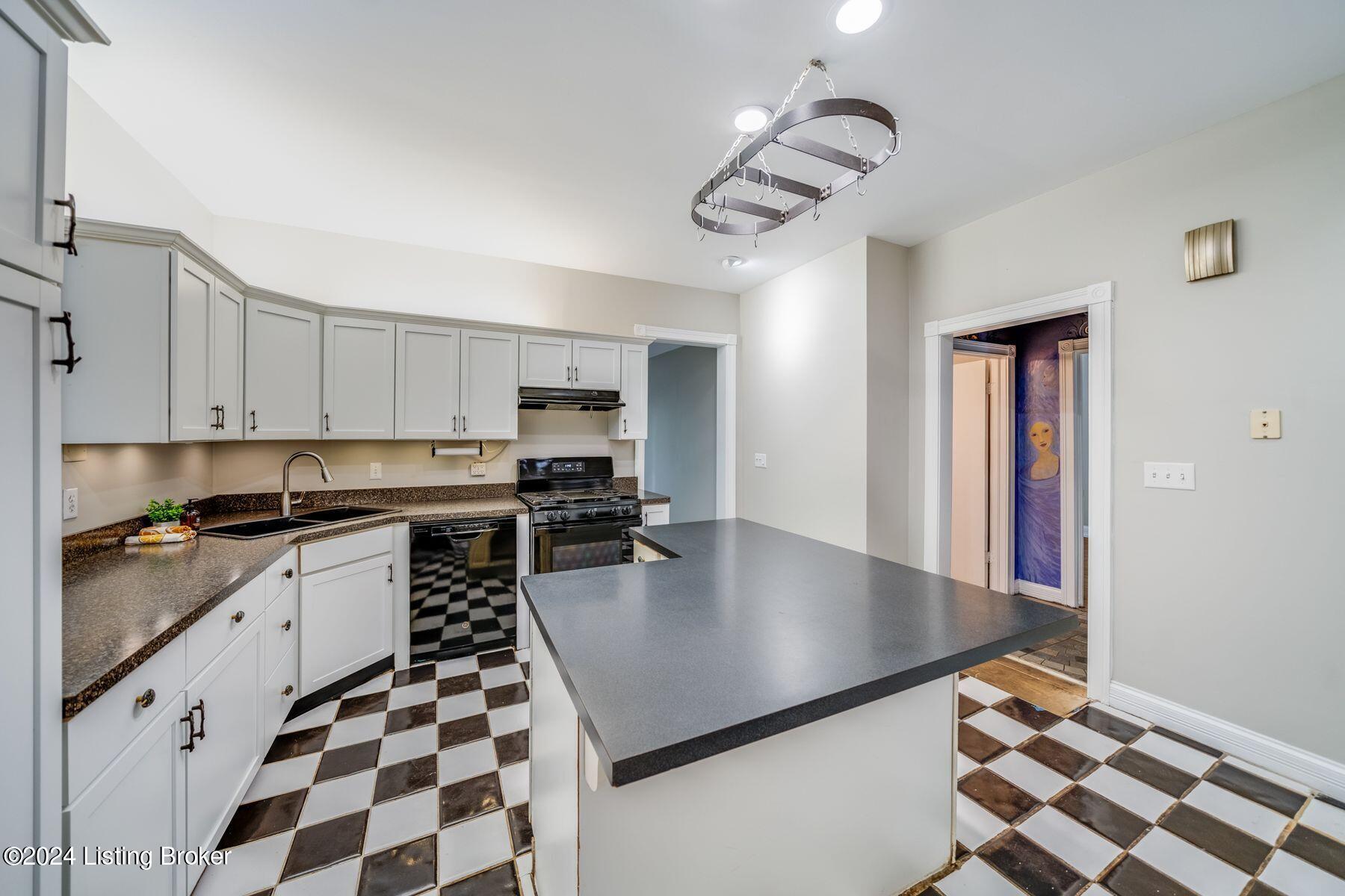 1318 Highland Ave