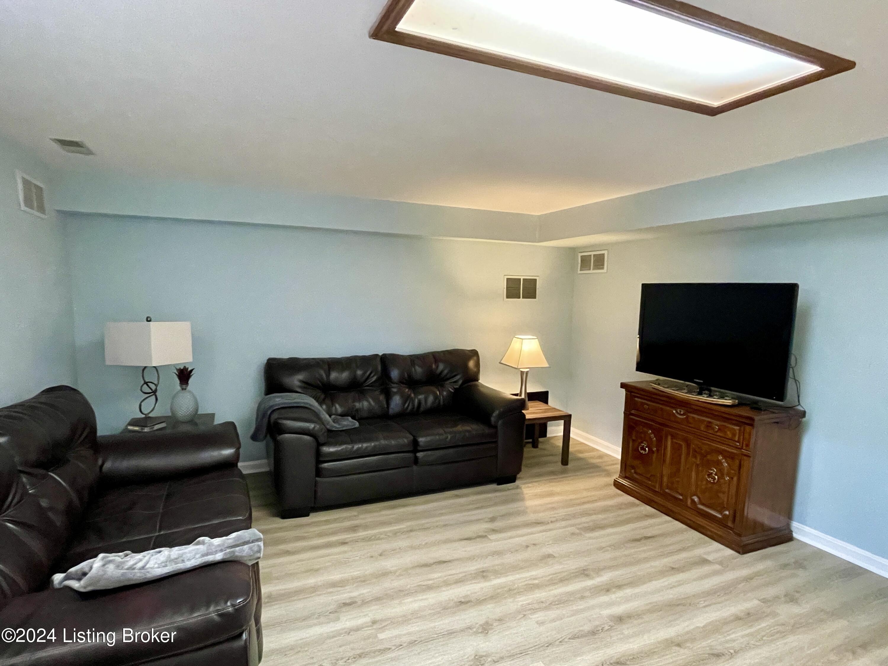 1828 Arboro Pl