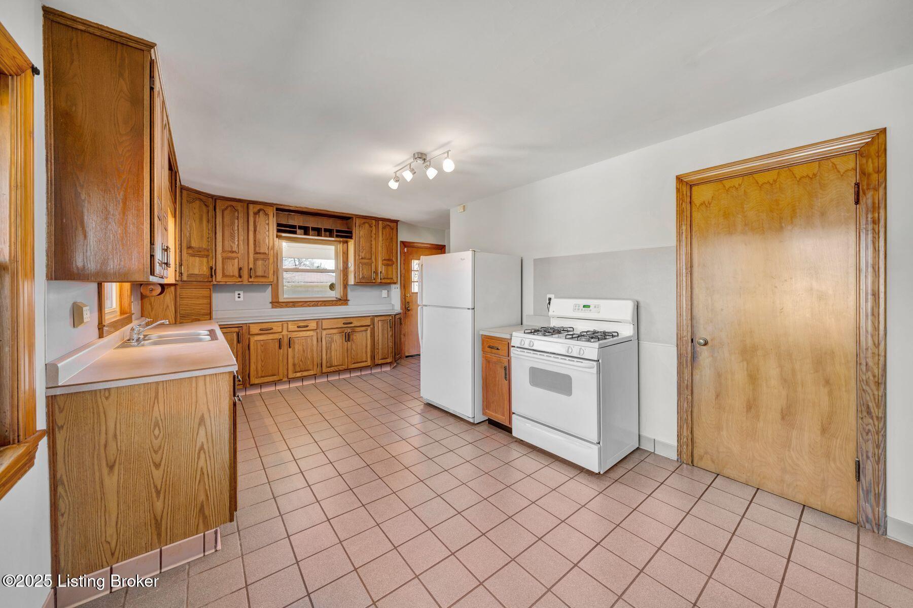 4700 Van Hoose Rd