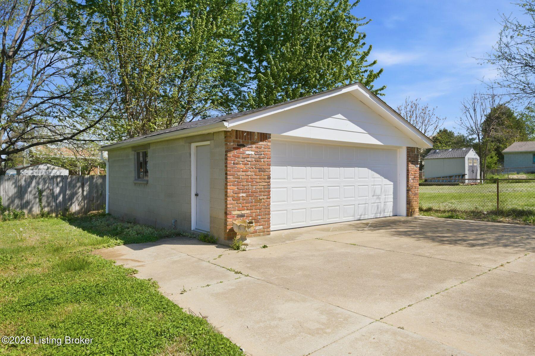 5917 Whispering Hills Blvd