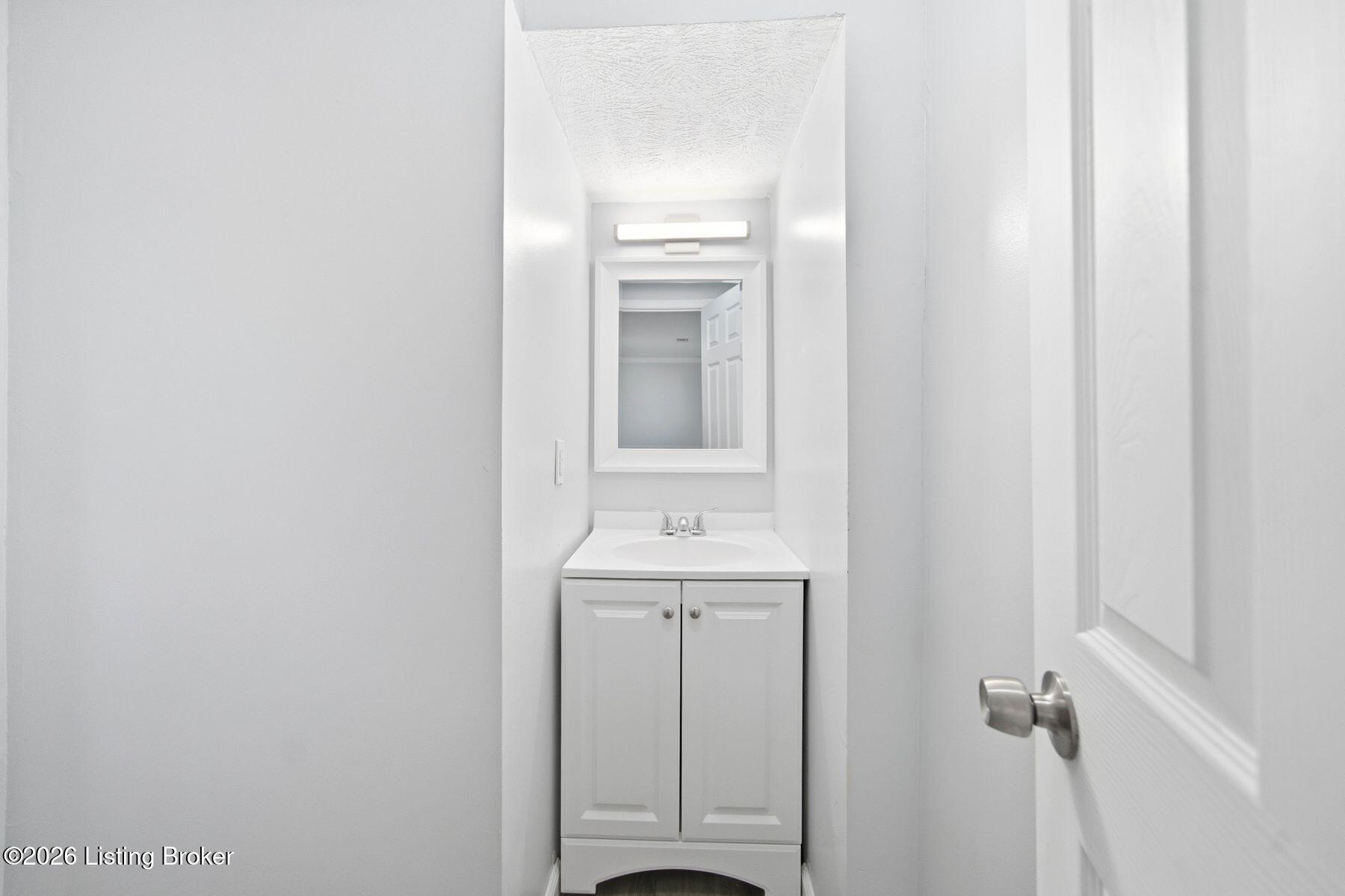 5917 Whispering Hills Blvd