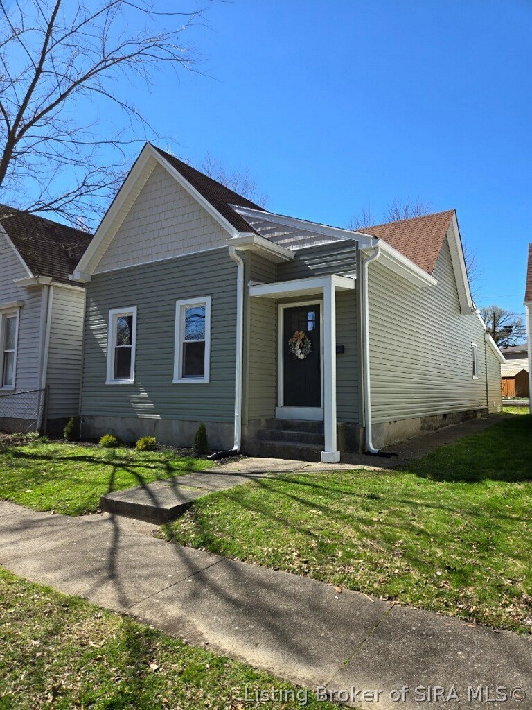 2211 E Oak Street