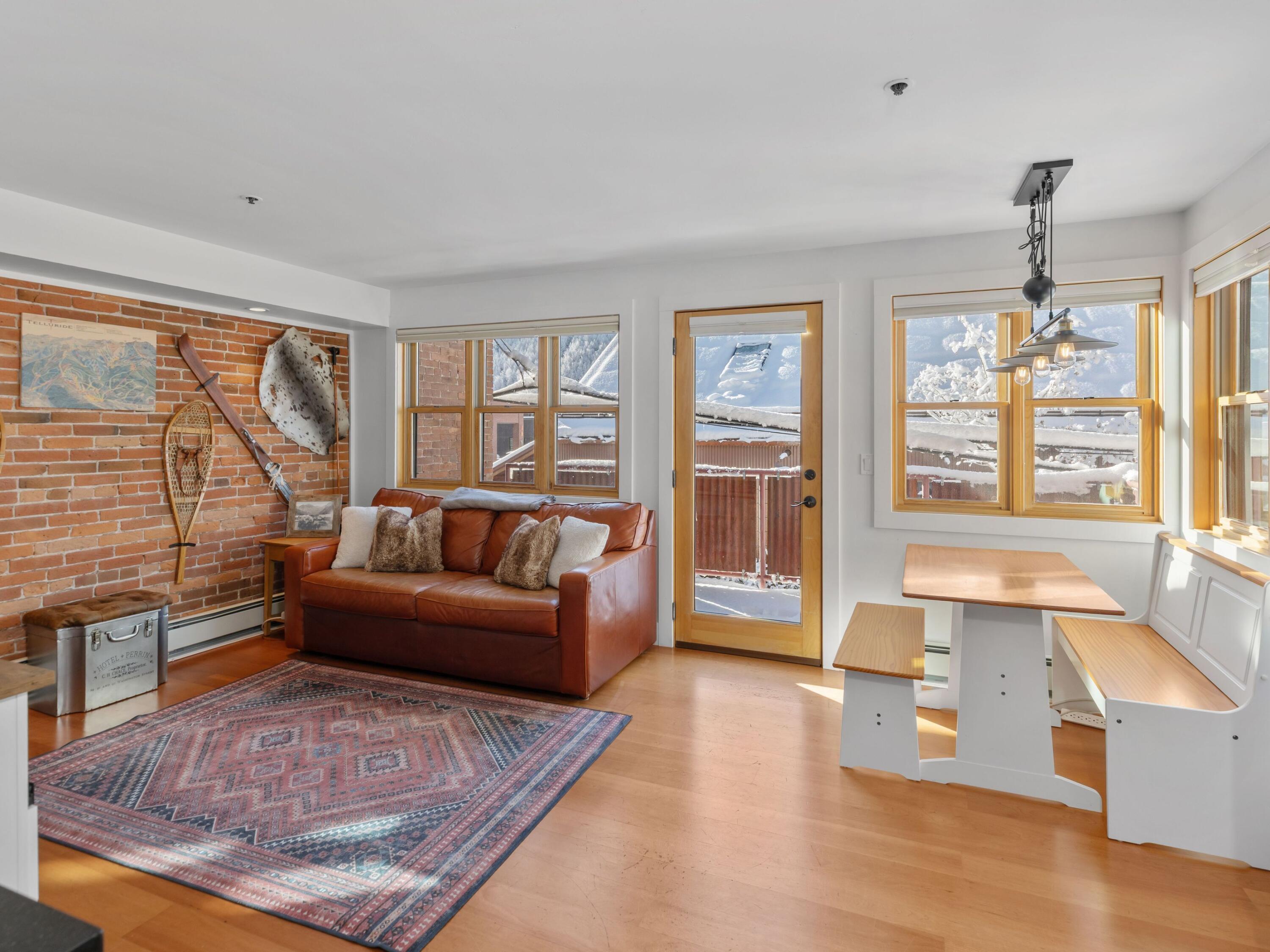 204 W Colorado Avenue