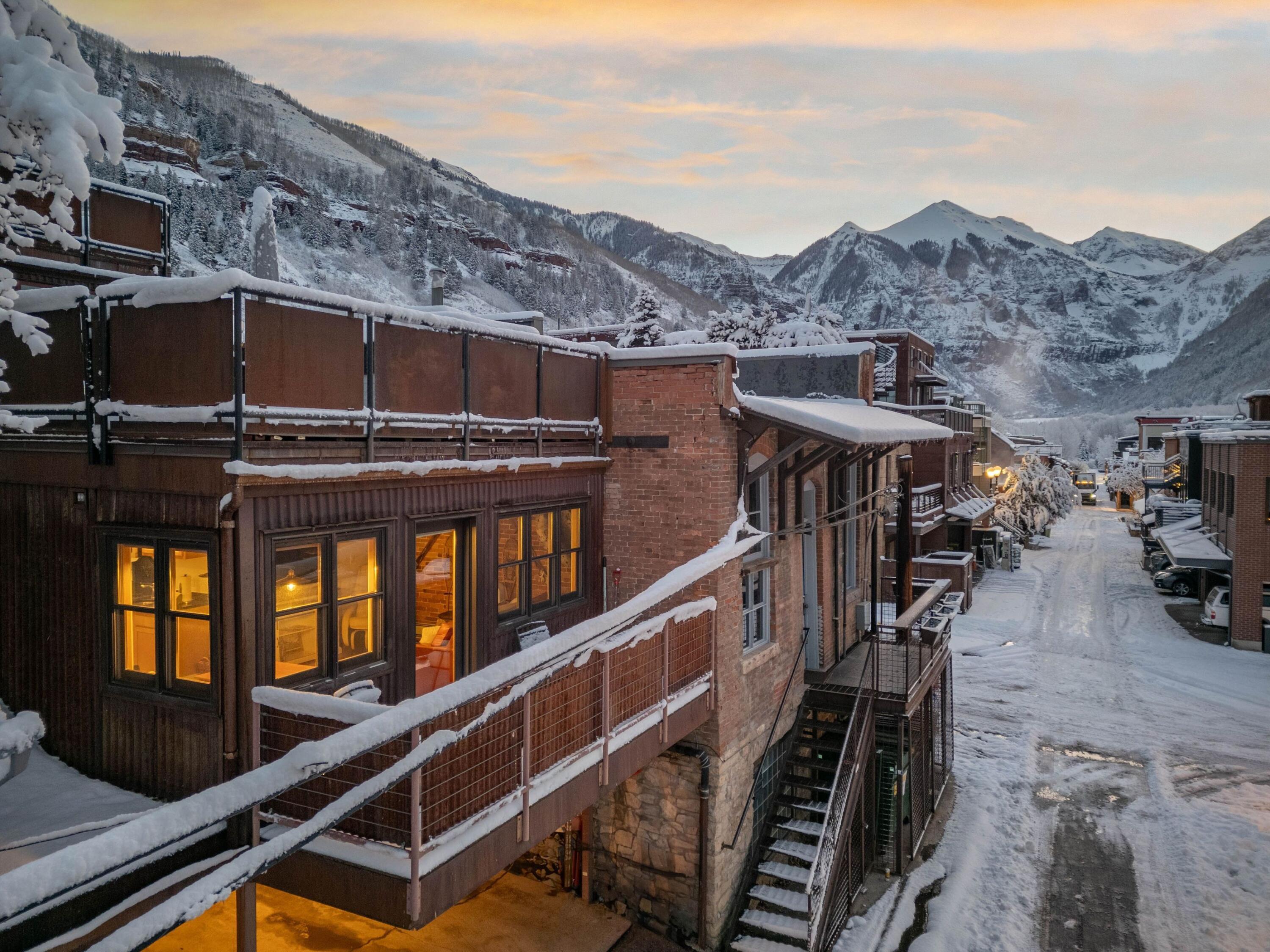 204 W Colorado Avenue