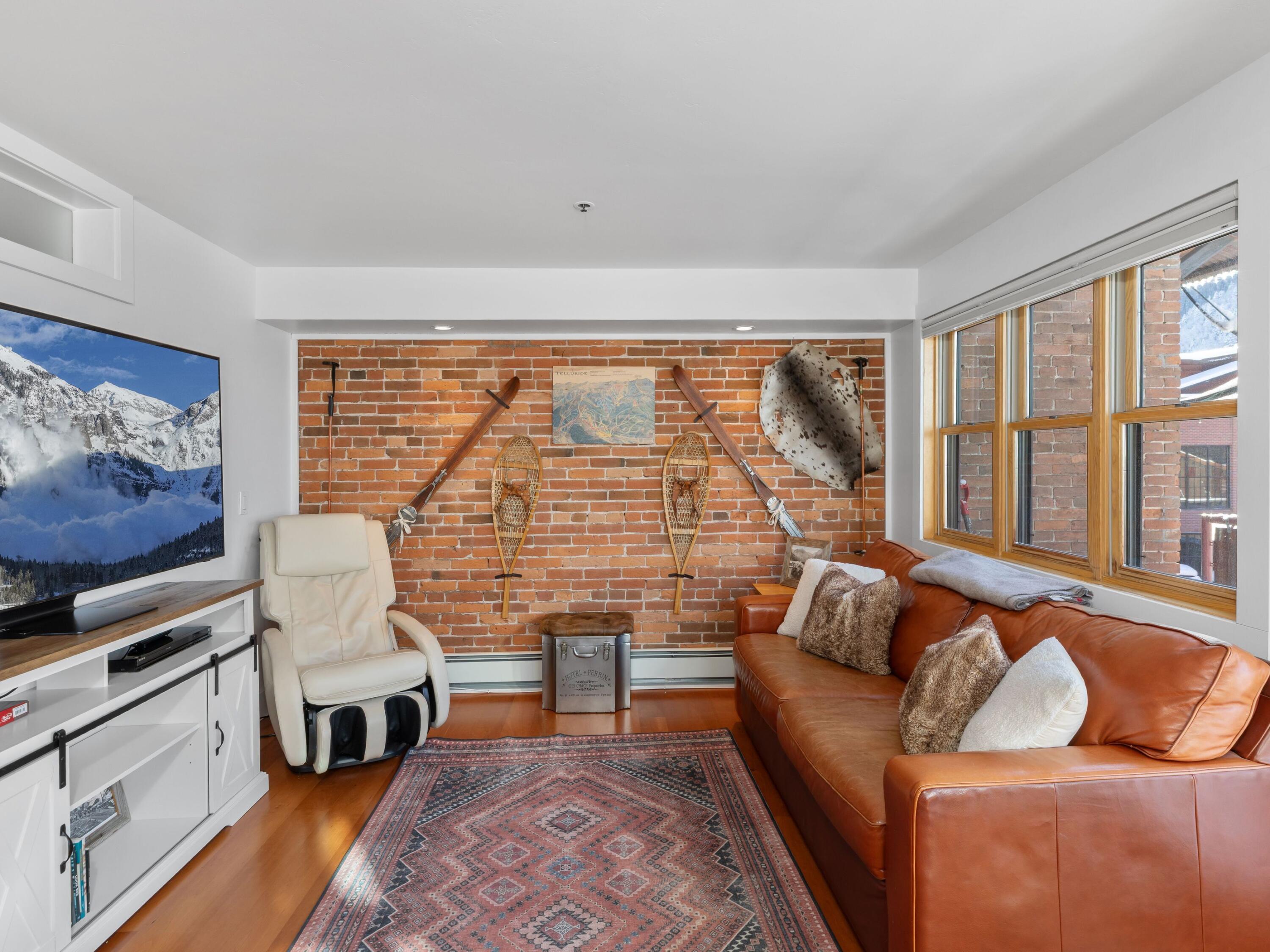 204 W Colorado Avenue