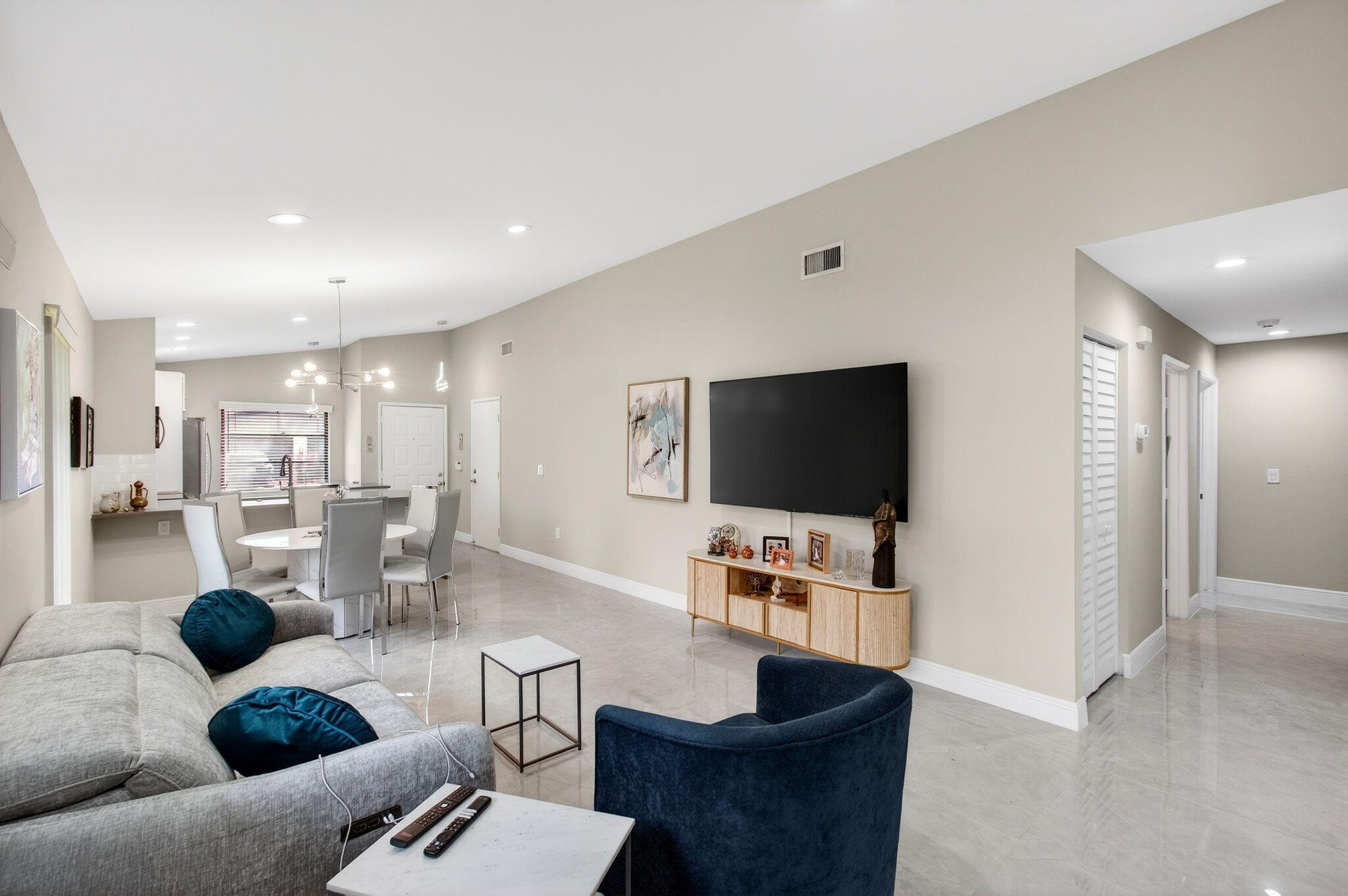 6175 Kings Gate Circle