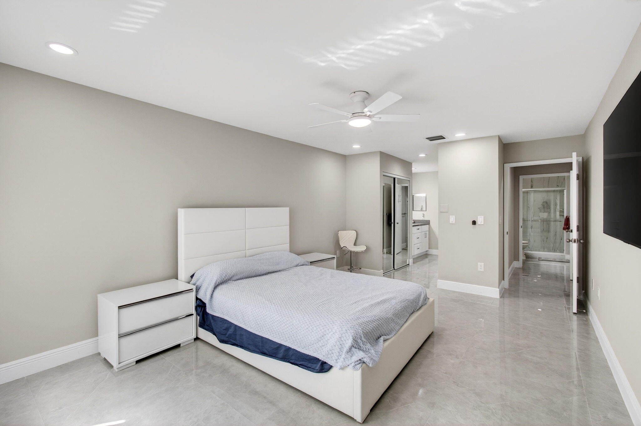 6175 Kings Gate Circle