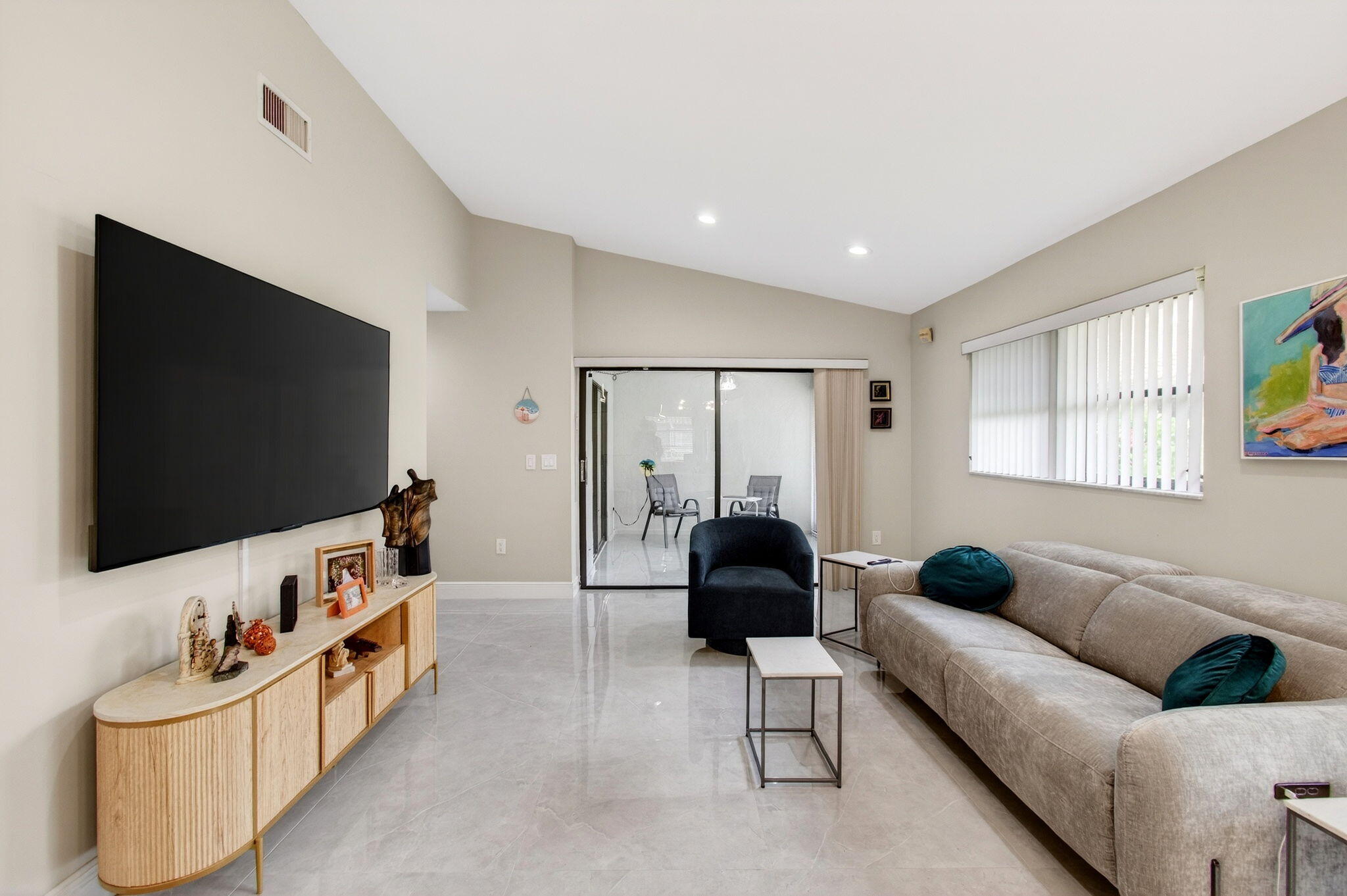 6175 Kings Gate Circle