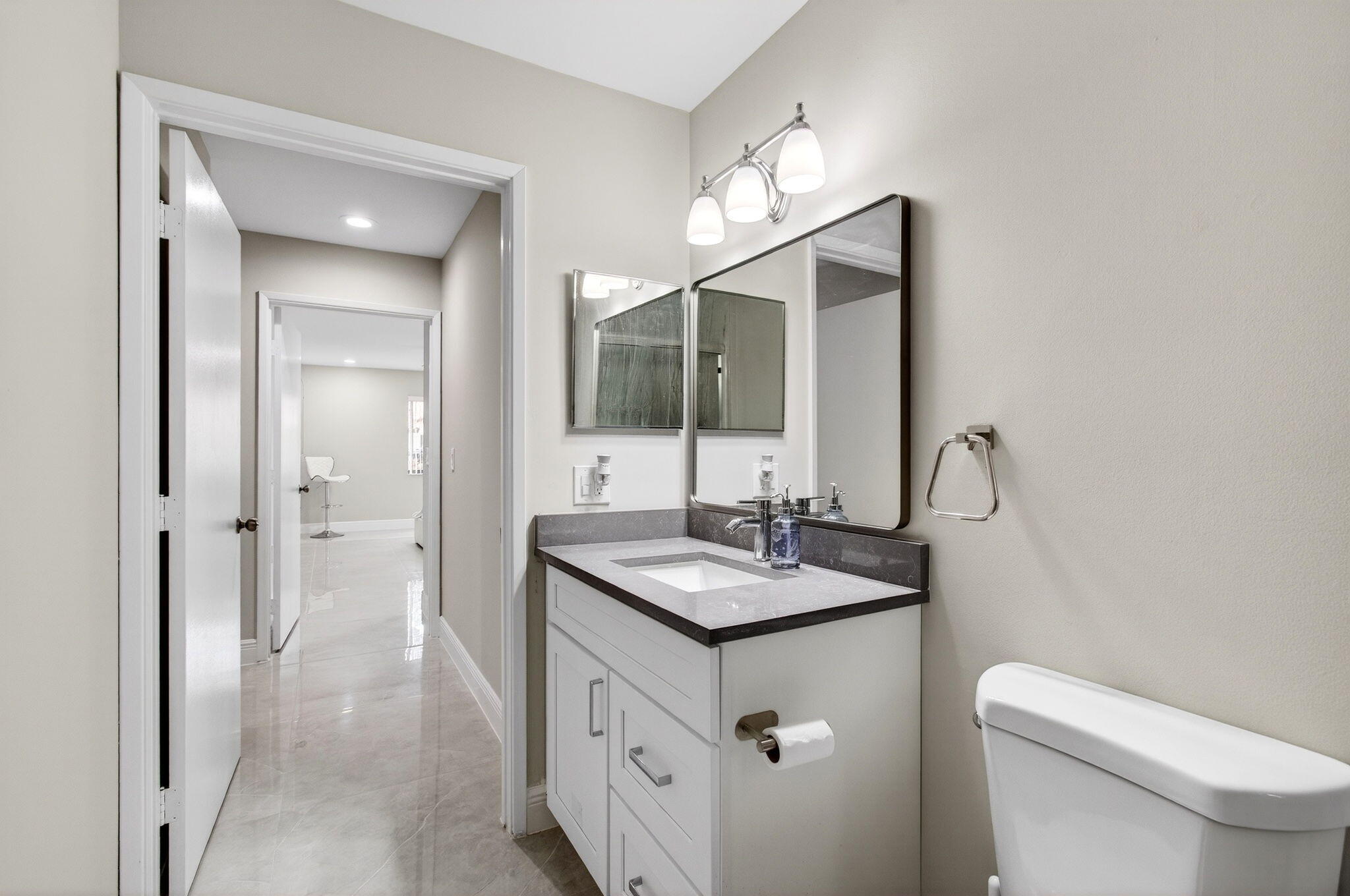 6175 Kings Gate Circle