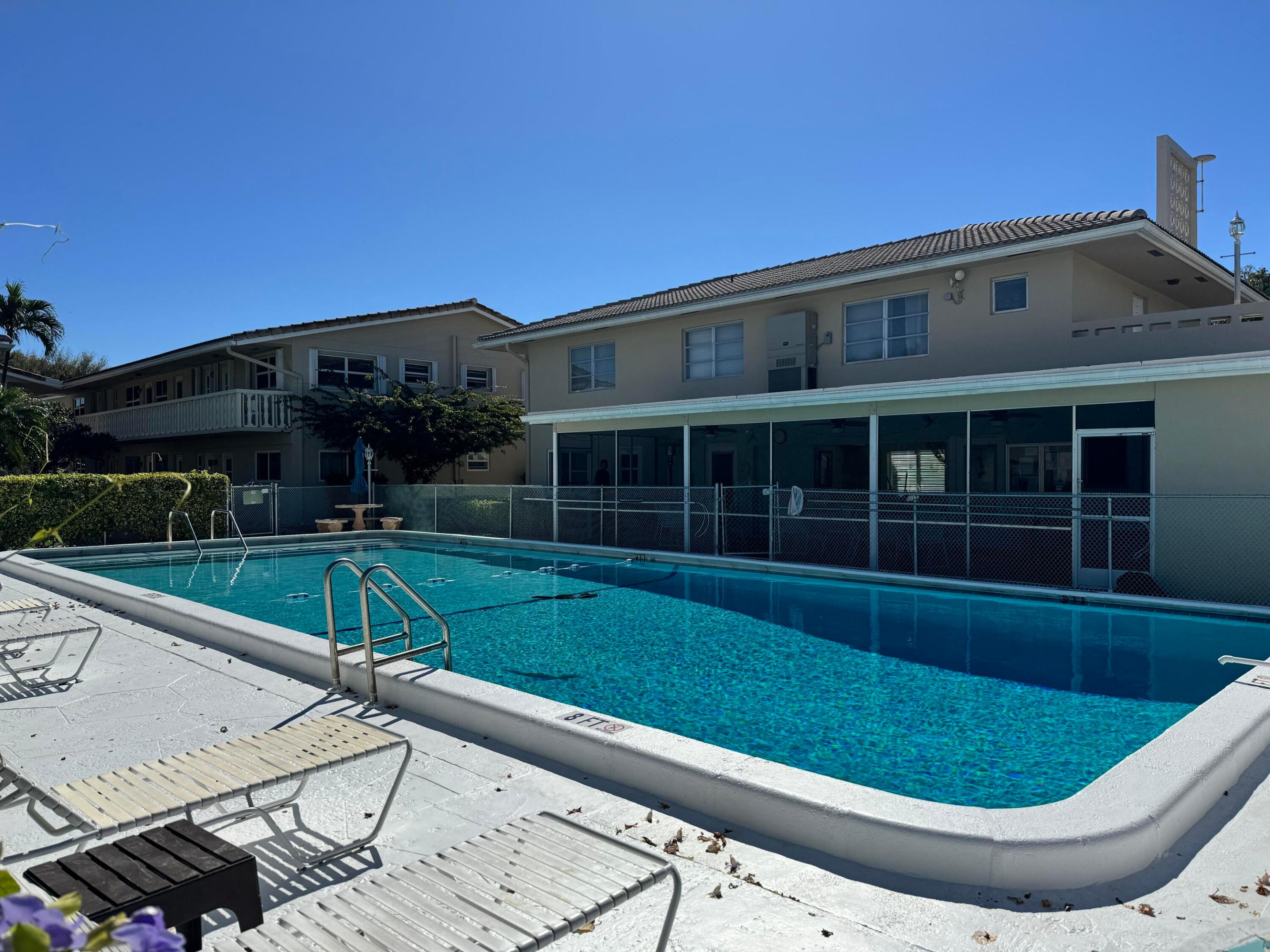 2111 NE 42nd Court 201w