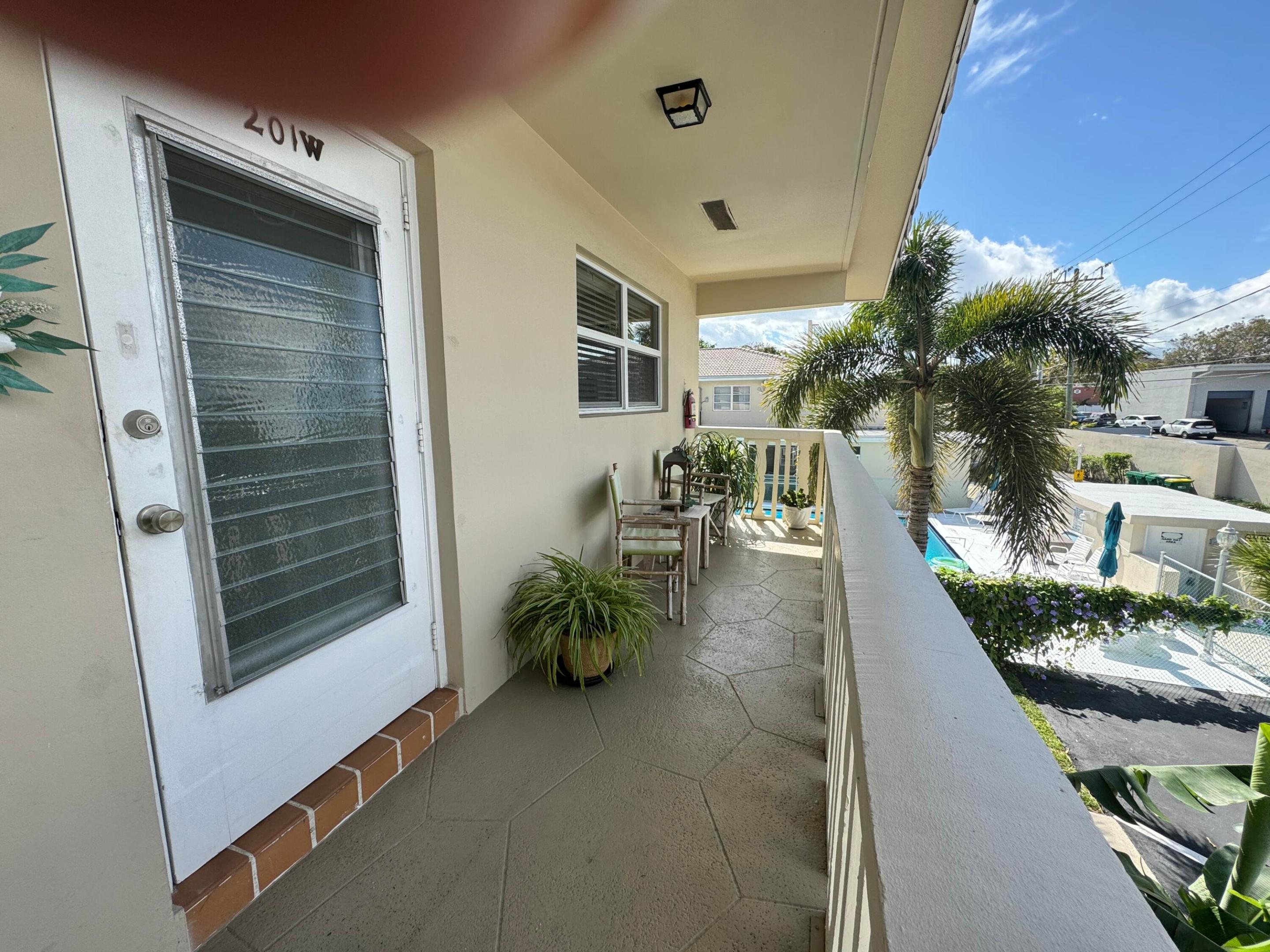 2111 NE 42nd Court 201w