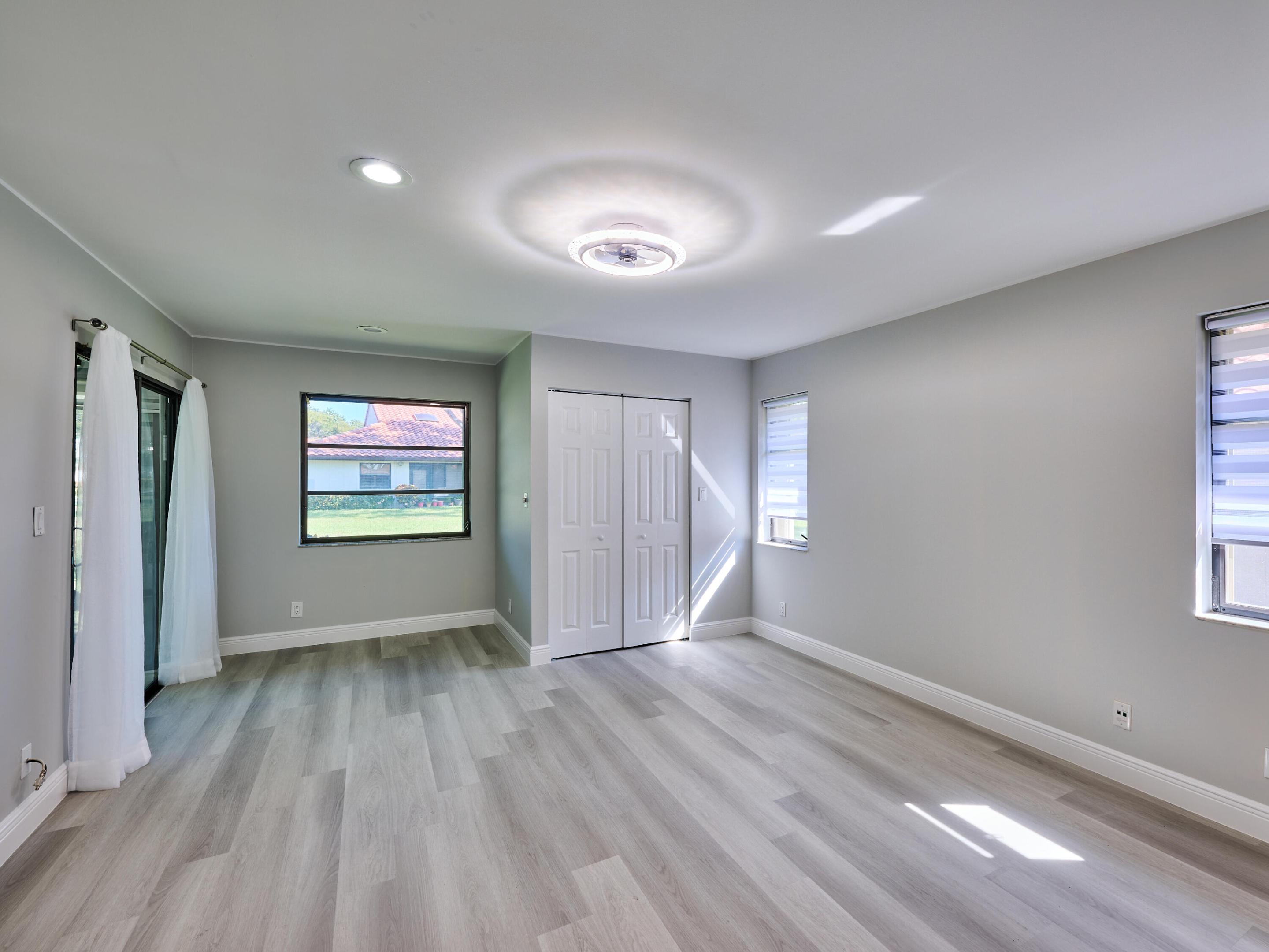 6467 Royal Manor Circle