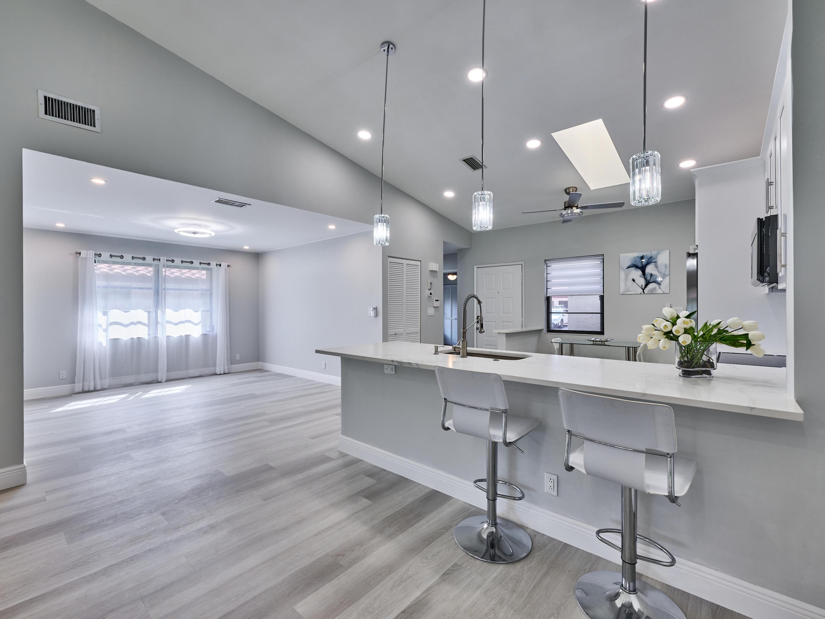 6467 Royal Manor Circle