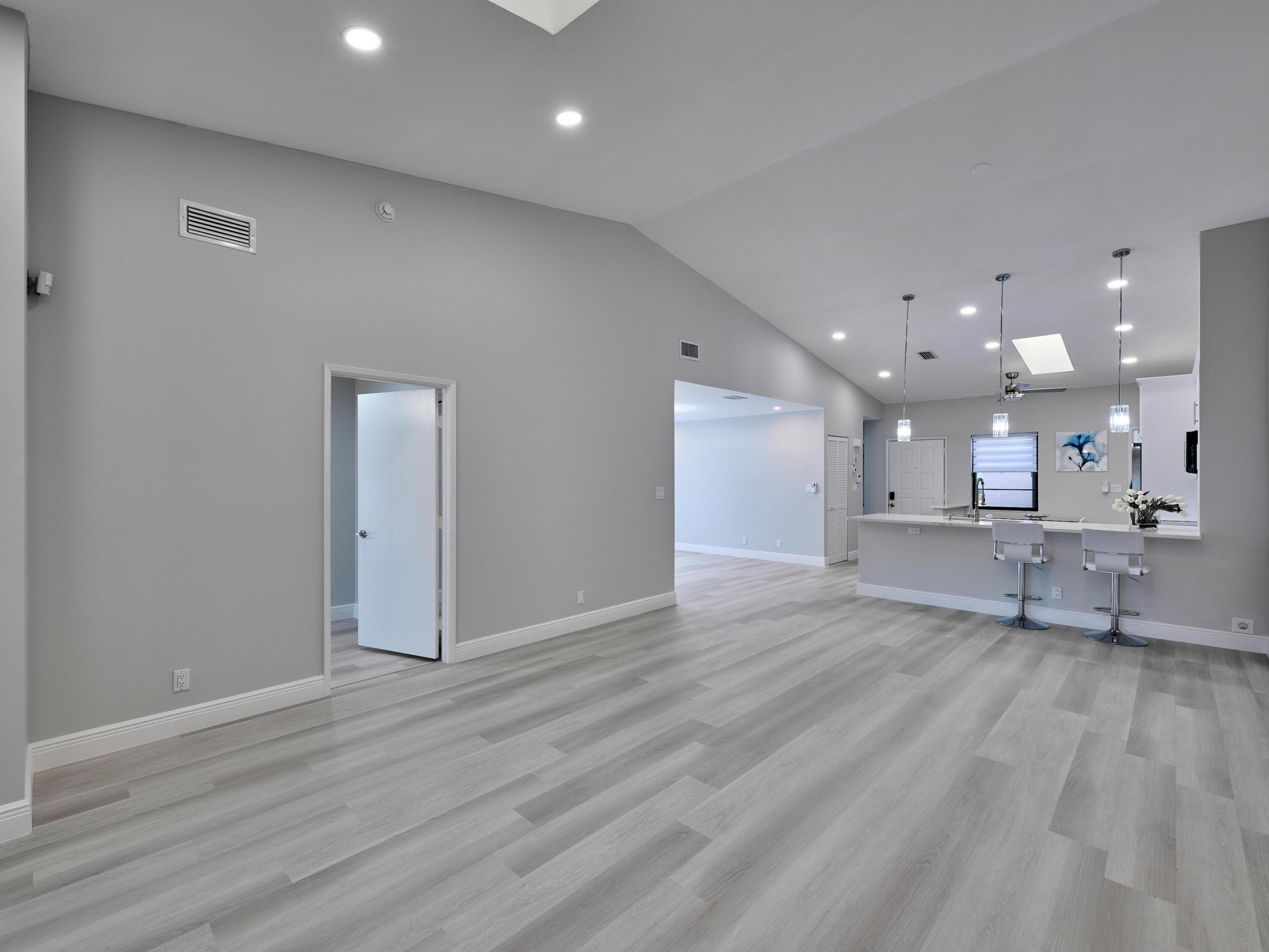 6467 Royal Manor Circle