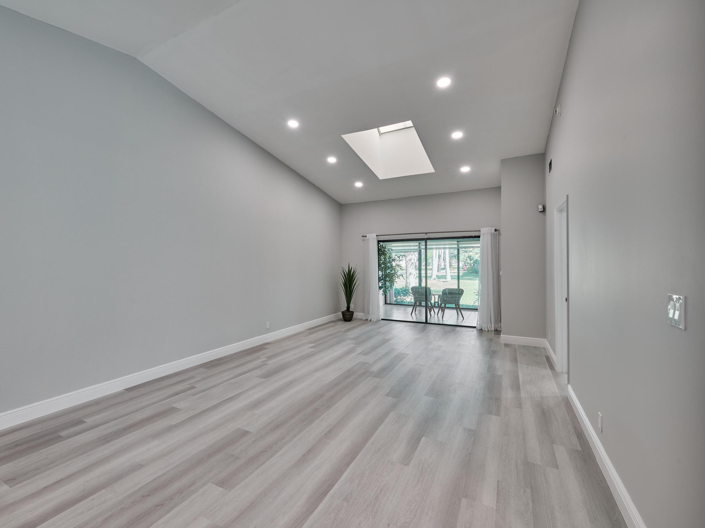 6467 Royal Manor Circle