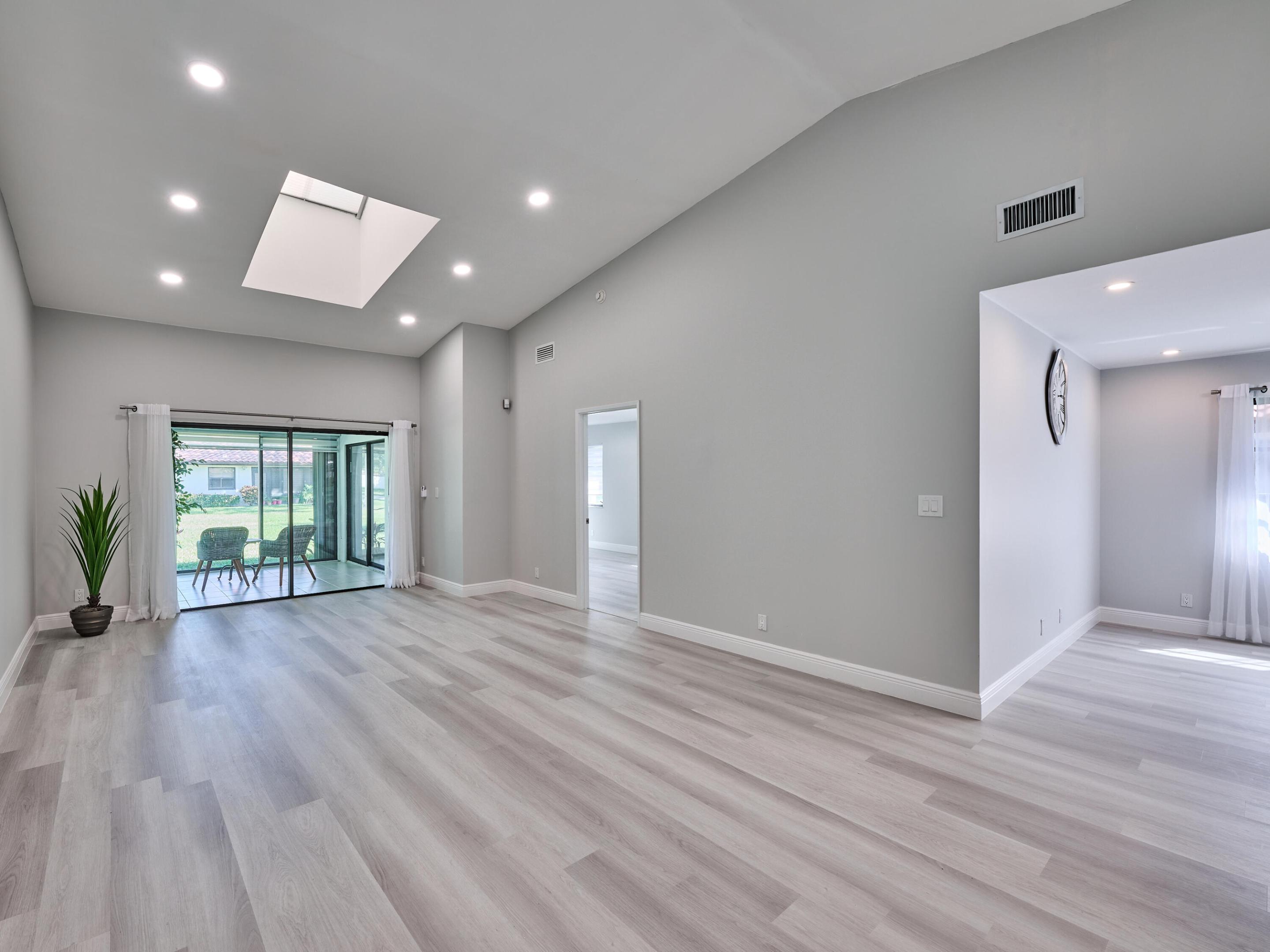 6467 Royal Manor Circle