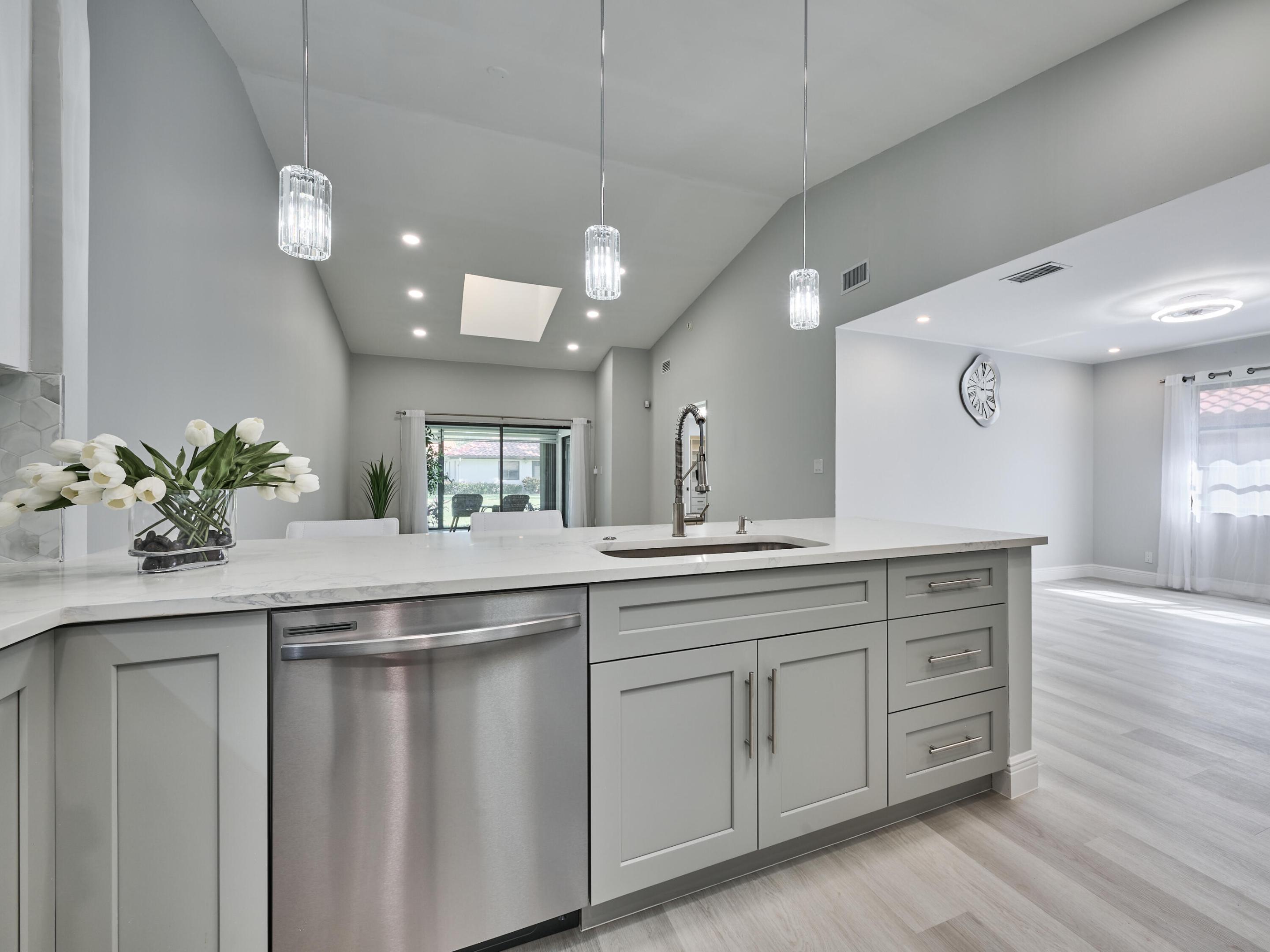 6467 Royal Manor Circle