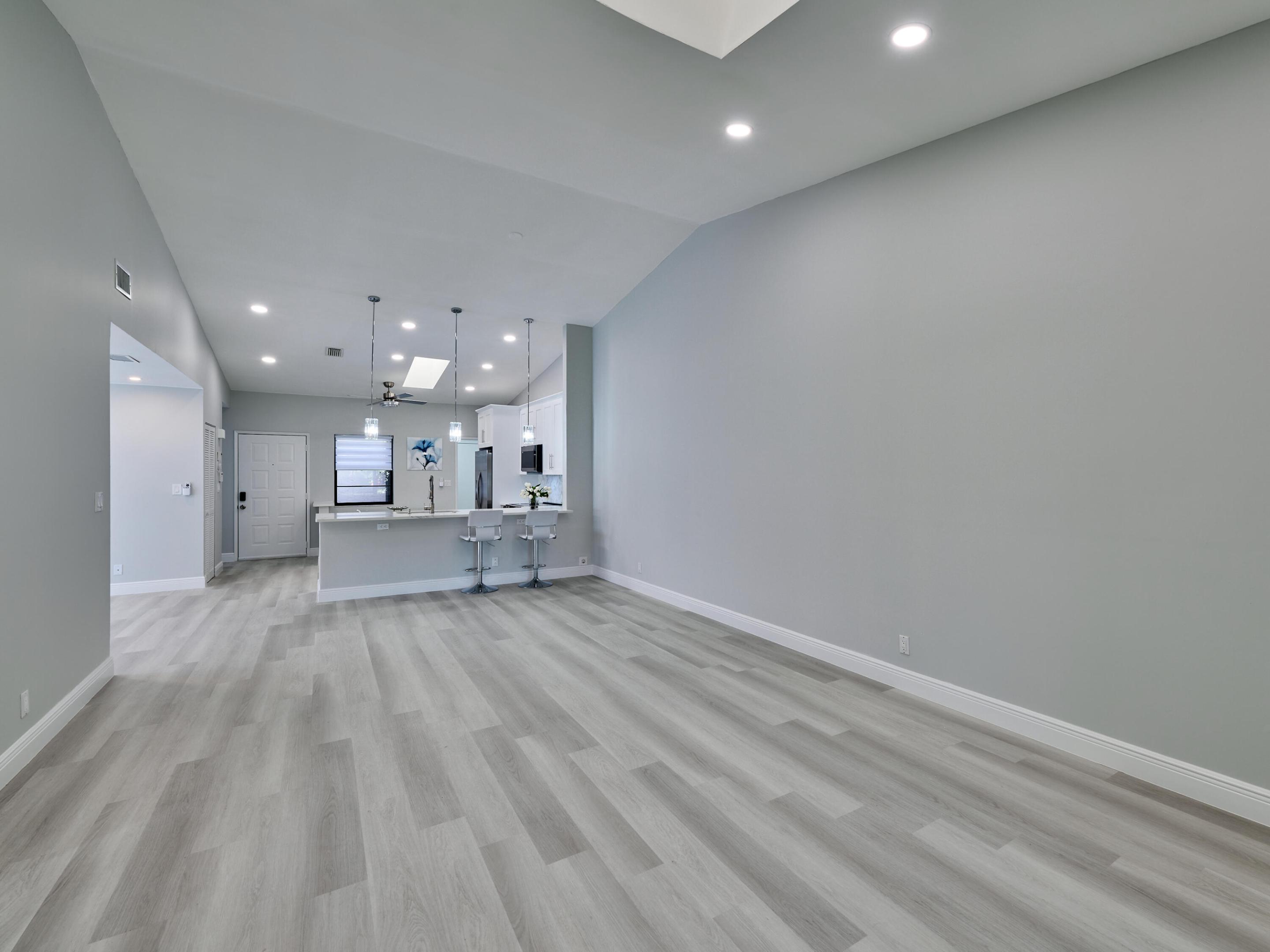 6467 Royal Manor Circle