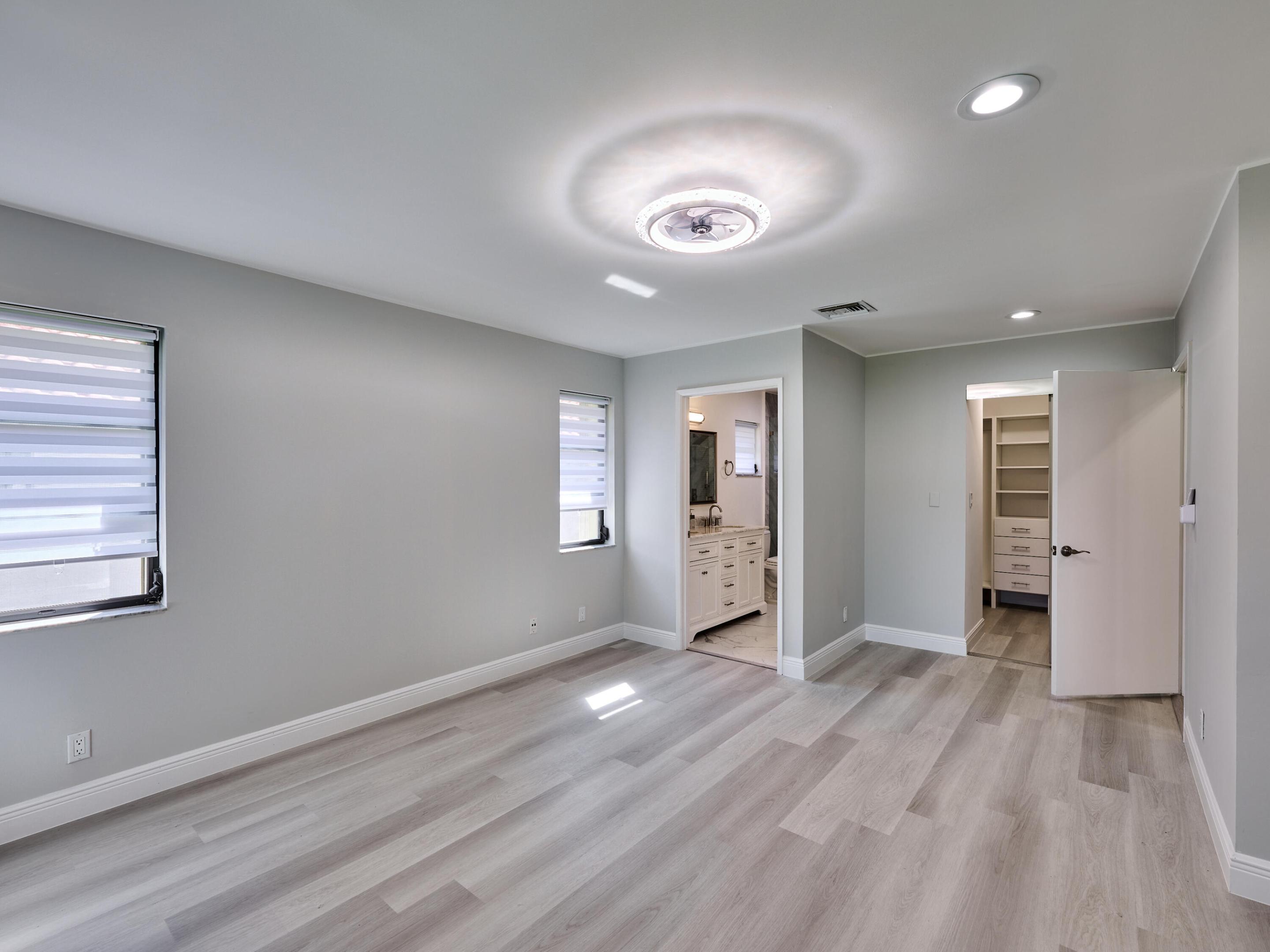 6467 Royal Manor Circle