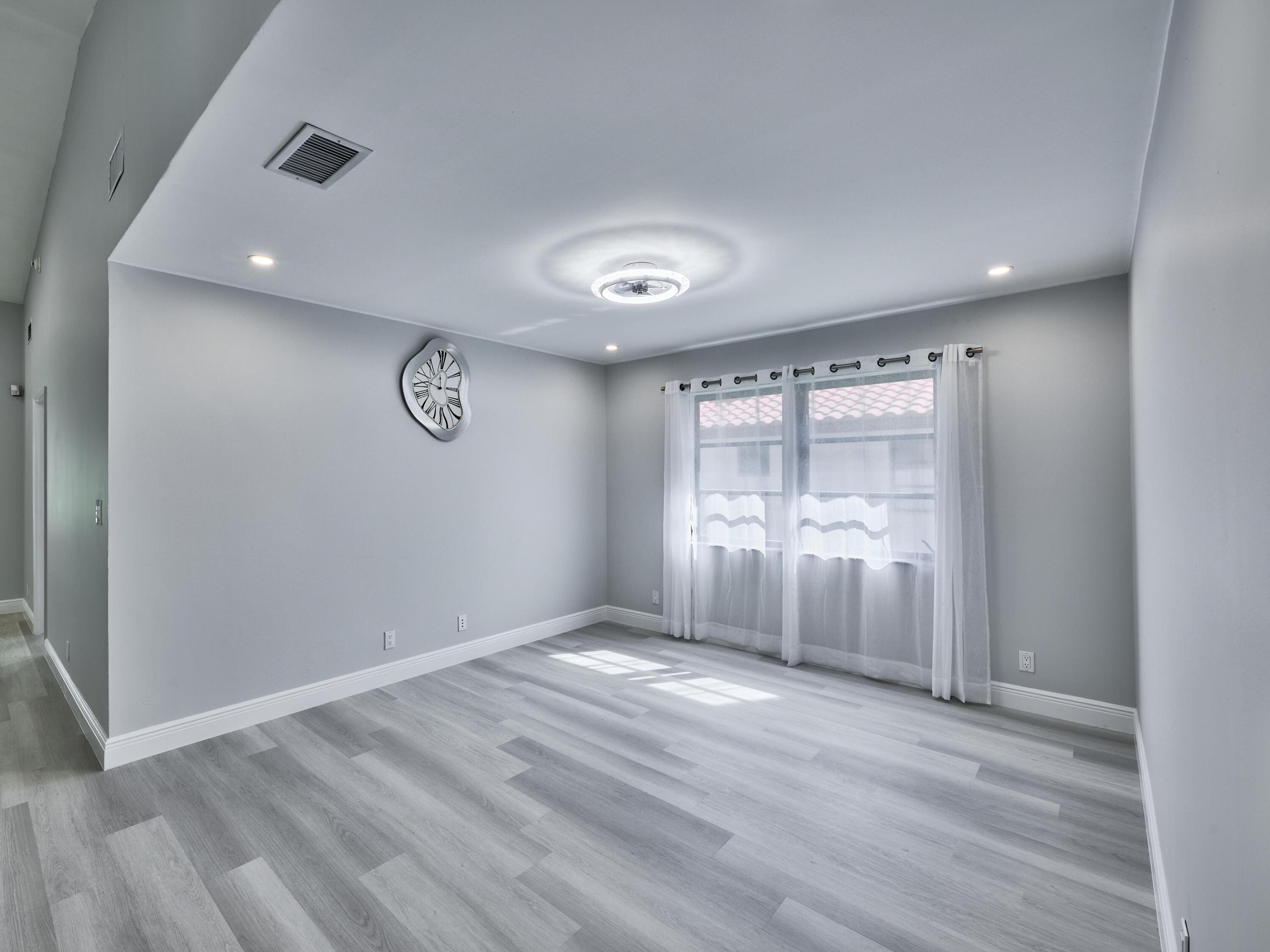 6467 Royal Manor Circle