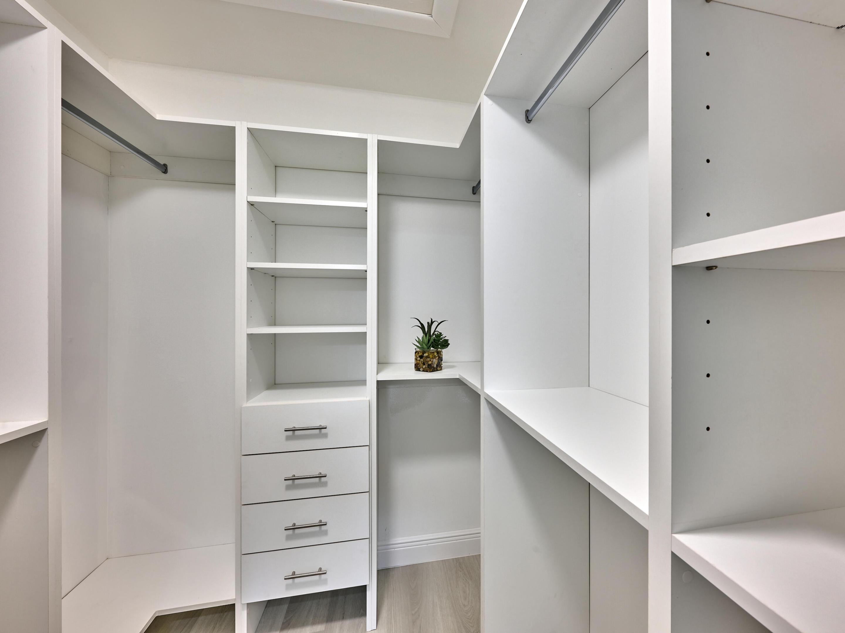 6467 Royal Manor Circle