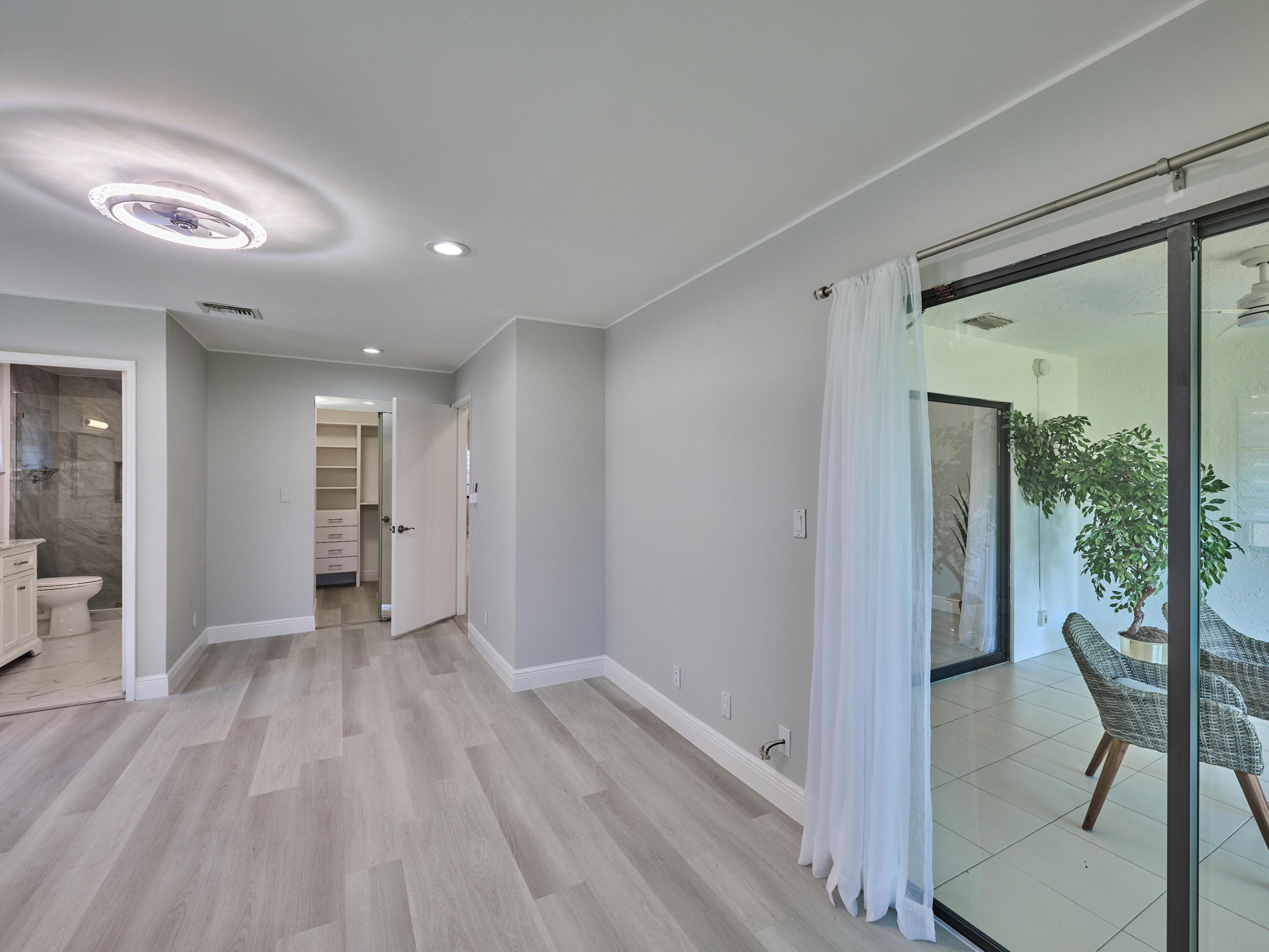 6467 Royal Manor Circle