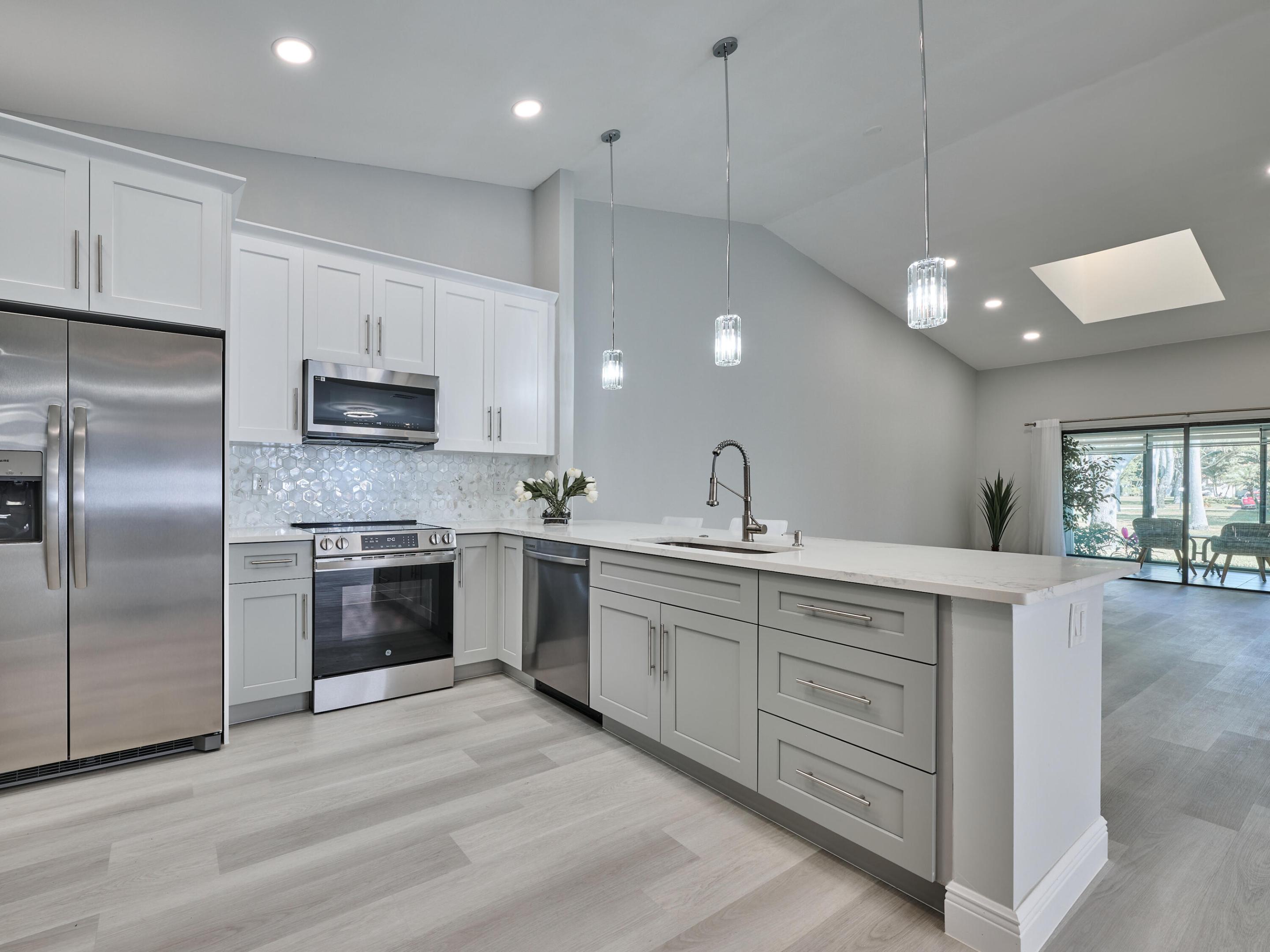 6467 Royal Manor Circle