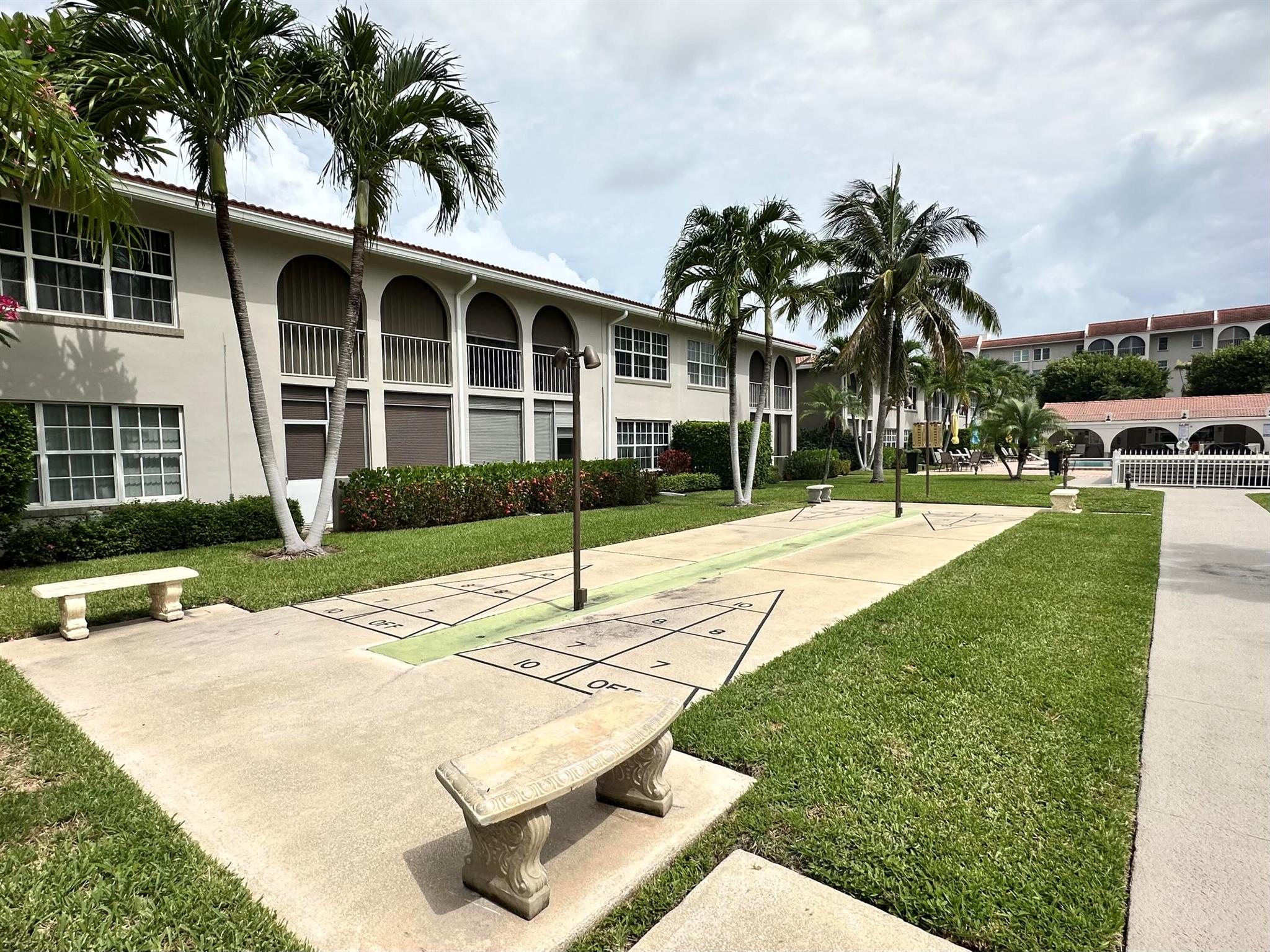 250 NE 20th Street 1090