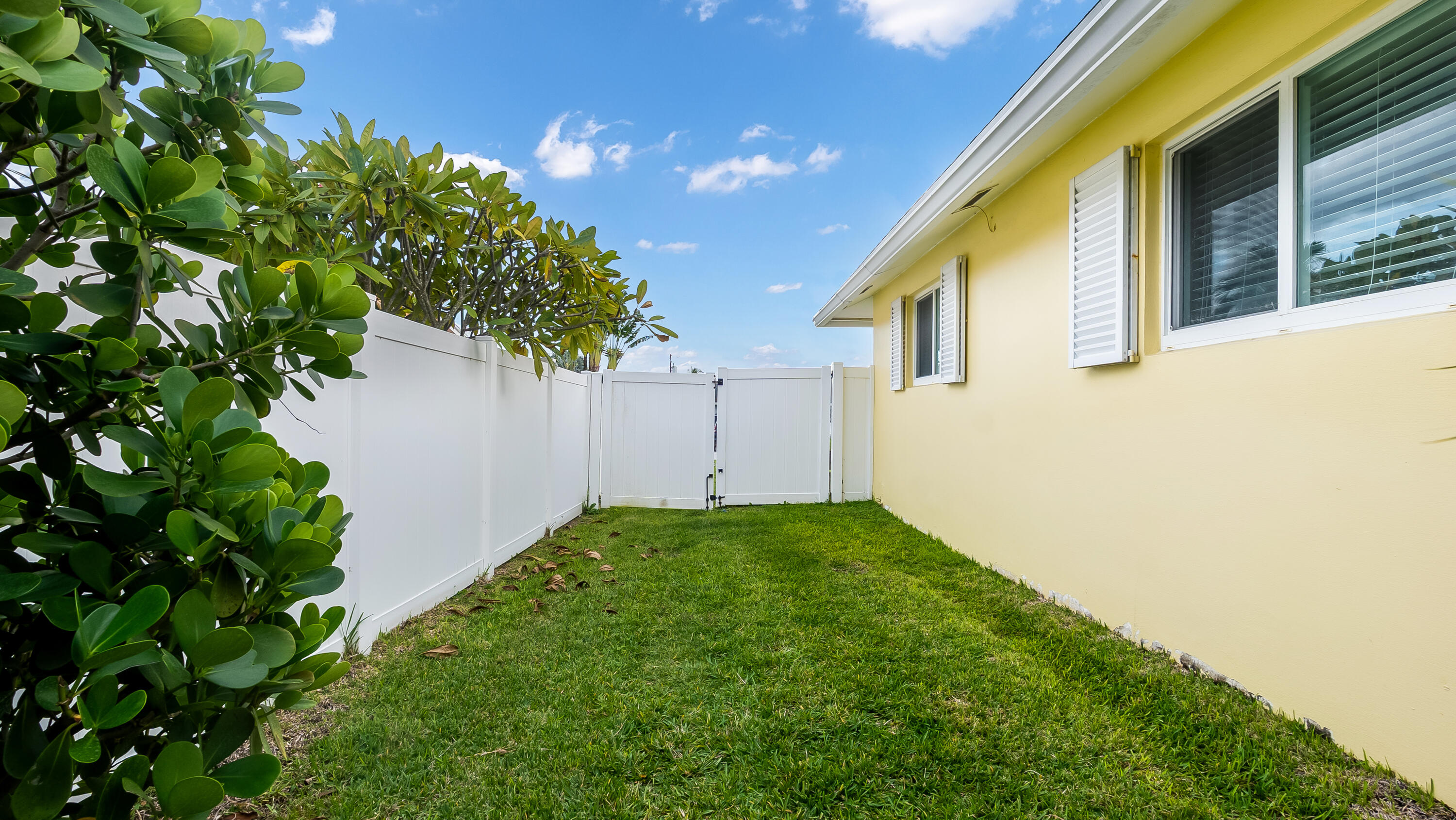 319 SW 11th Avenue