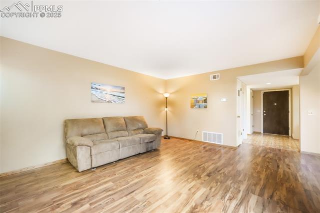 3330 Templeton Gap Road 15