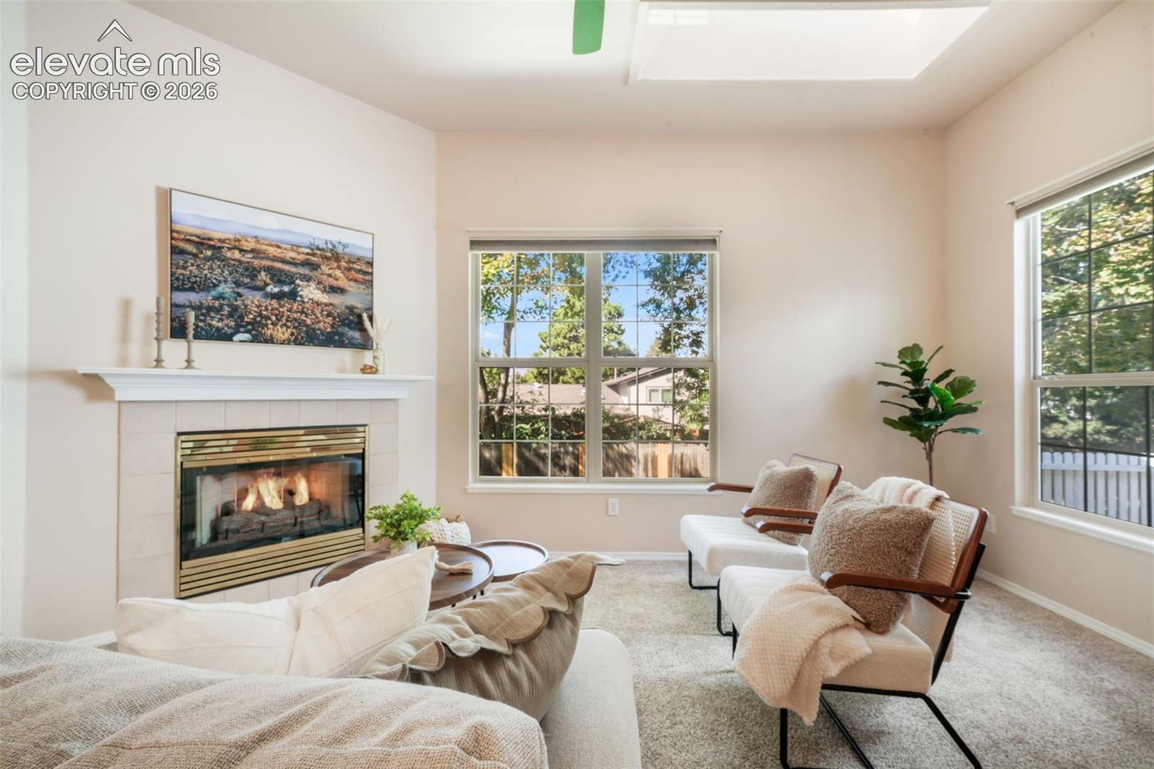 6886 Los Reyes Circle