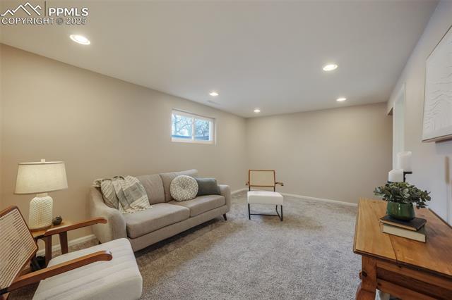 911 E Willamette Avenue