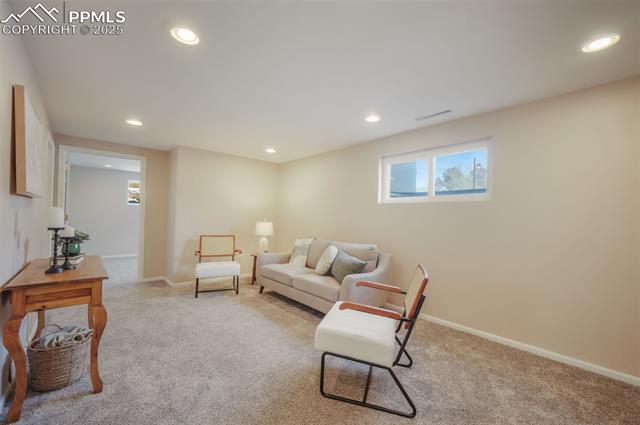 911 E Willamette Avenue