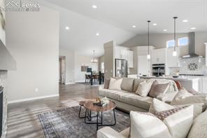 2573 Lakes Edge Drive