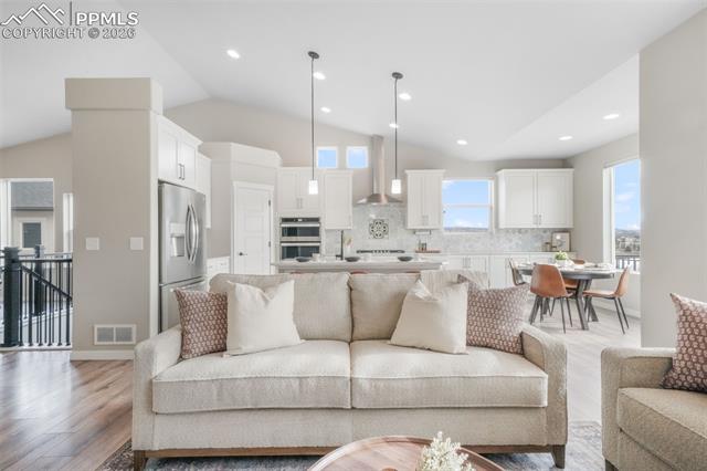 2573 Lakes Edge Drive