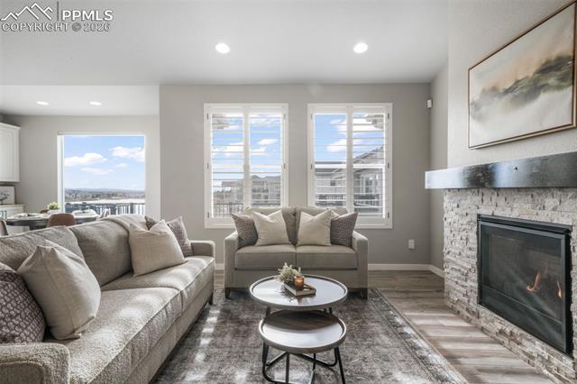 2573 Lakes Edge Drive