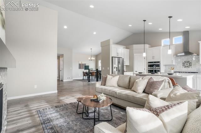2573 Lakes Edge Drive