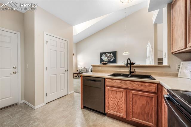 1223 Villa Grove