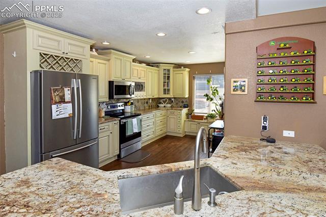 573 Empire Road