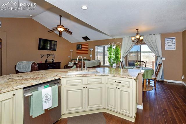 573 Empire Road