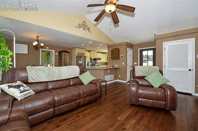 573 Empire Road