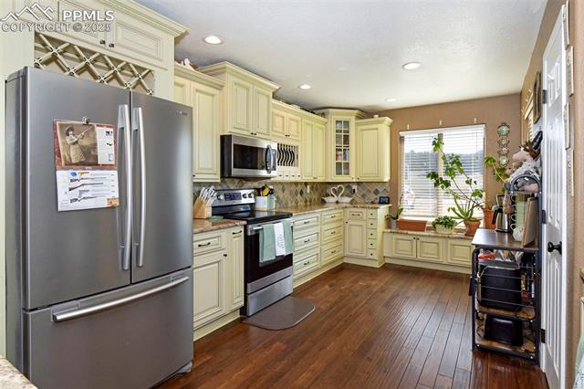 573 Empire Road
