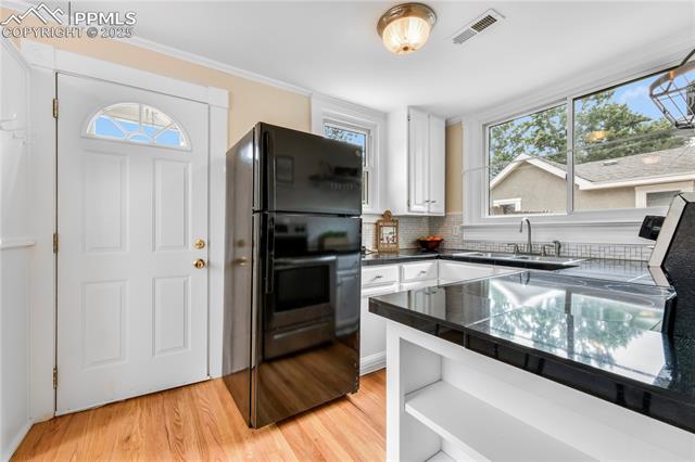 825 Arcadia Place