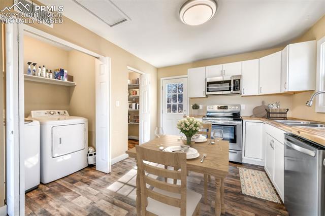 1051 Montrose Avenue