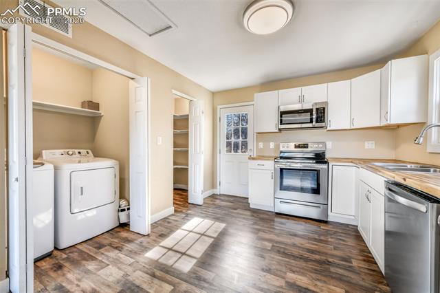 1051 Montrose Avenue