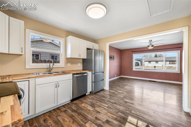 1051 Montrose Avenue