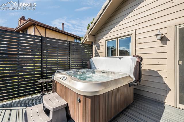 5221 Cliff Point Circle